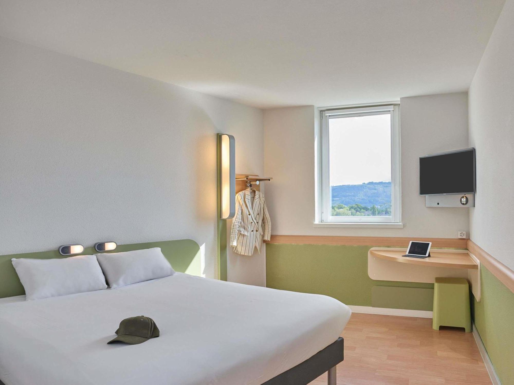 Zimmer mit Kingsize-Bett - rollstuhlgerecht